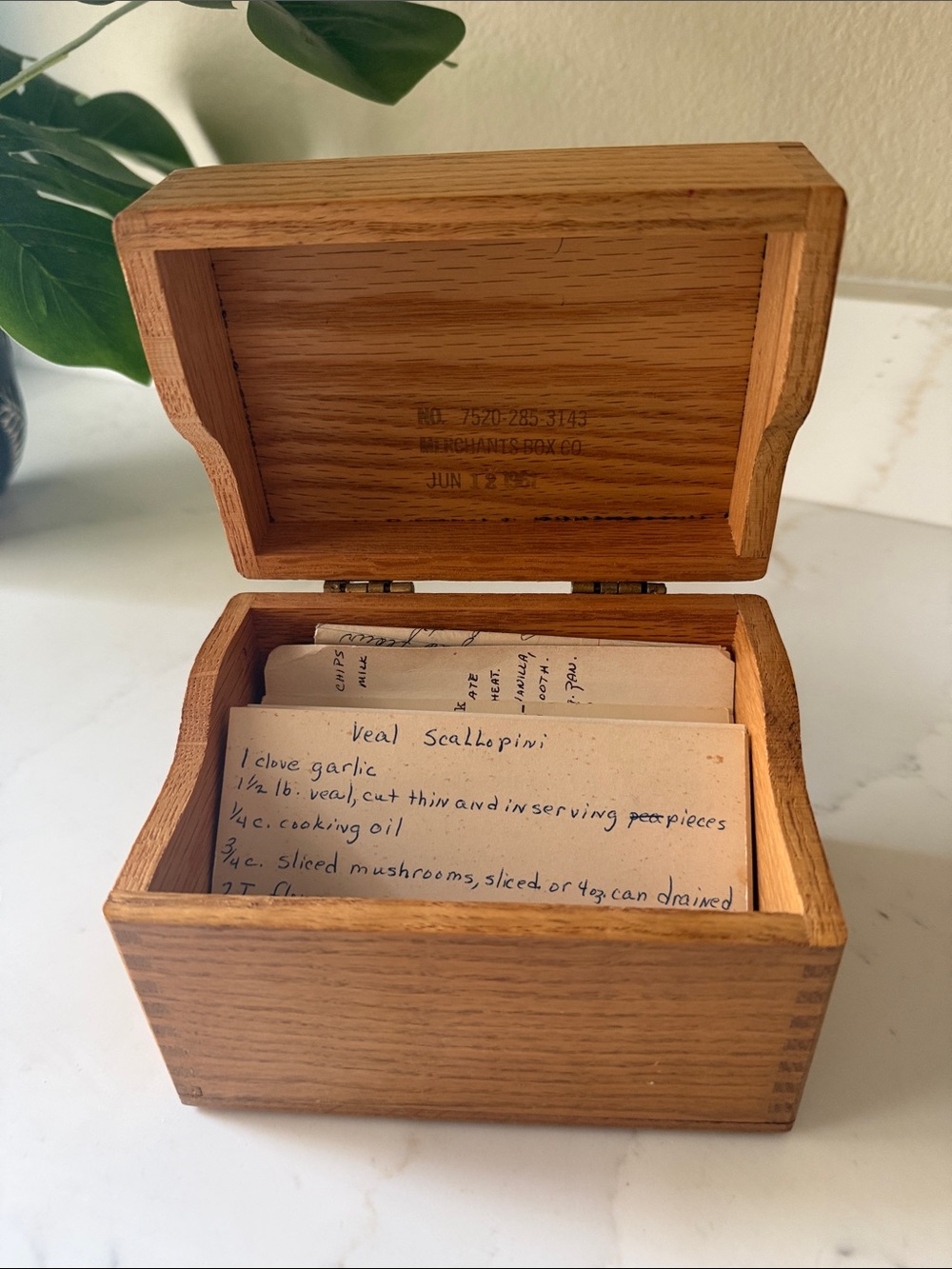 Vintage Wooden Recipe Box 60’s with handwritten recipes - Picture 9 of 9
